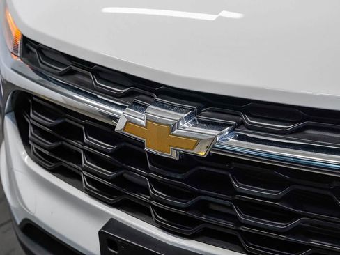 Used 2024 Chevrolet Trax LS w/ LS Convenience Package FWD image 8