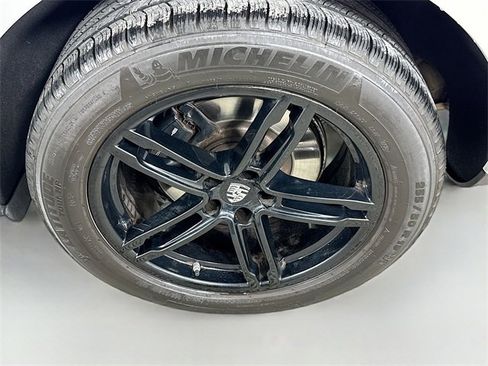 Used 2024 Porsche Macan image 33