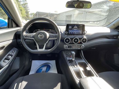 Used 2024 Nissan Sentra SV FWD image 10