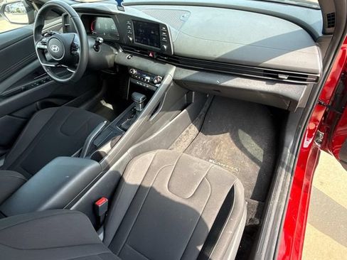 Used 2025 Hyundai Elantra Sport FWD image 18