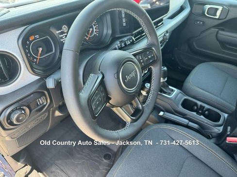 Used 2025 Jeep Wrangler Sport image 31