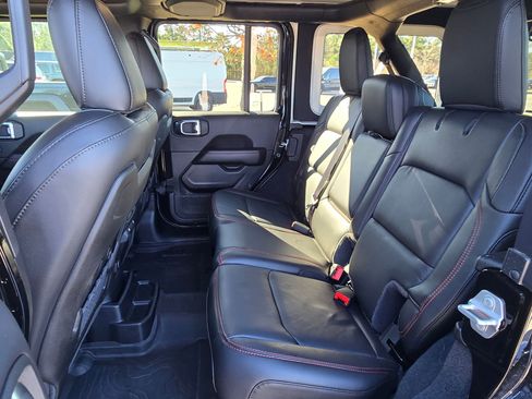 Used 2023 Jeep Wrangler Unlimited Rubicon image 25