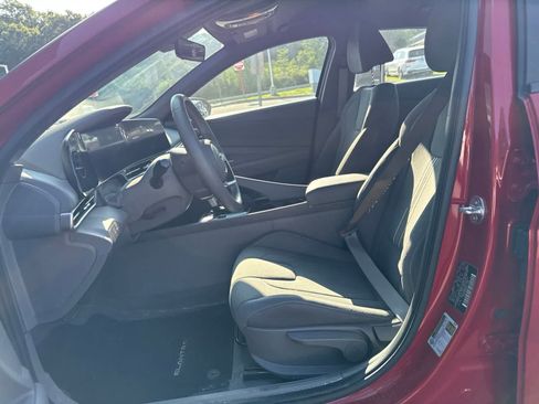 Used 2023 Hyundai Elantra SEL w/ Convenience Package FWD image 12