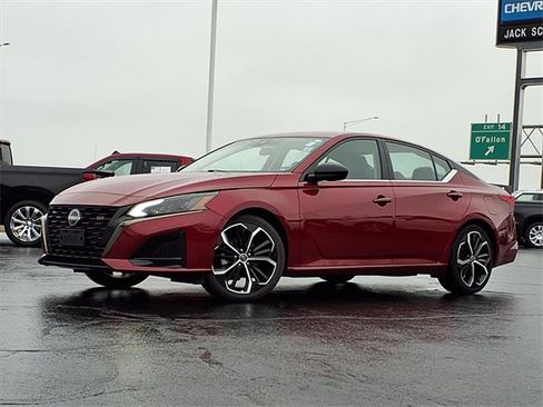 Used 2023 Nissan Altima 2.5 SR image 2