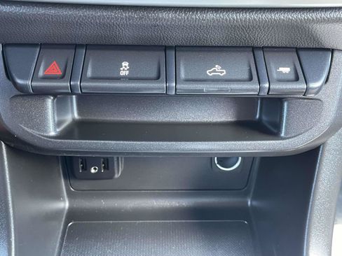 Used 2022 Chevrolet Colorado LT w/ LT Convenience Package AWD/4WD image 32