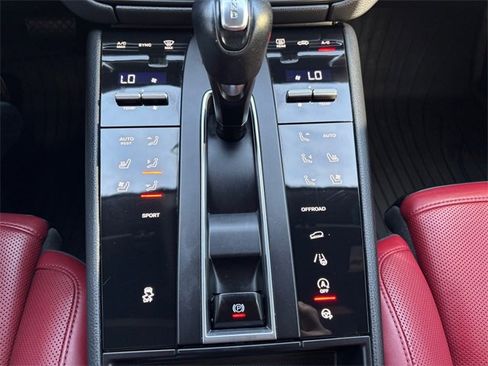 Used 2022 Porsche Macan image 23