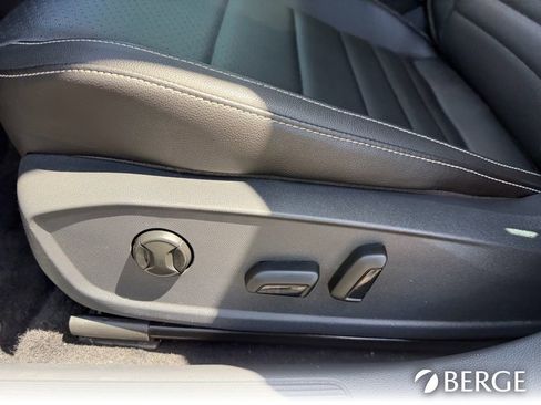 Used 2022 Volkswagen Jetta SE w/ Panoramic Sunroof Package FWD image 22