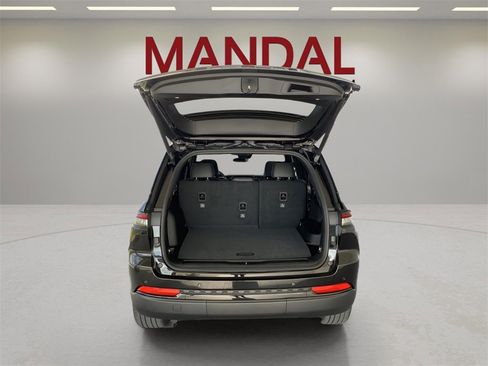 New 2025 Jeep Grand Cherokee Limited w/ Black Appearance Package image 18