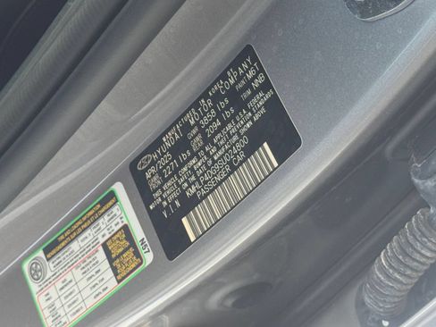 Used 2025 Hyundai Elantra Limited FWD image 32