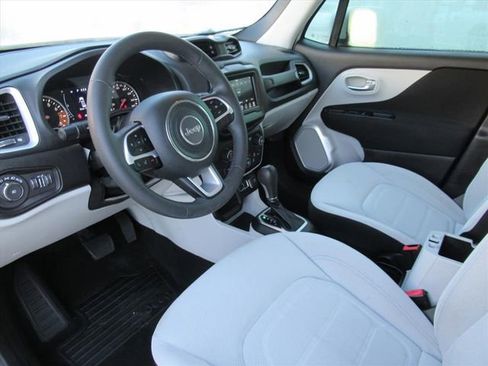 Used 2019 Jeep Renegade Latitude FWD image 14
