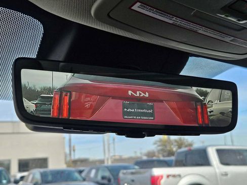 Used 2021 Toyota Sienna Limited image 32