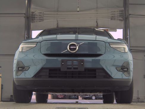 Certified 2023 Volvo C40 P8 Recharge Ultimate w/ Protection Package Premier AWD/4WD image 12