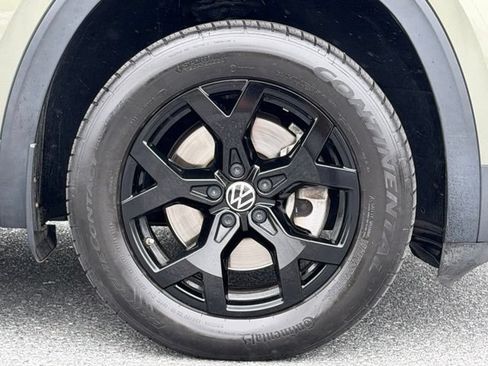 Used 2024 Volkswagen Atlas Peak Edition SE AWD/4WD image 18