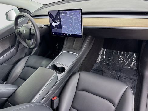 Used 2021 Tesla Model Y 2WD image 31