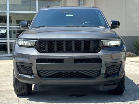 Used 2022 Jeep Grand Cherokee L Laredo AWD/4WD image 11