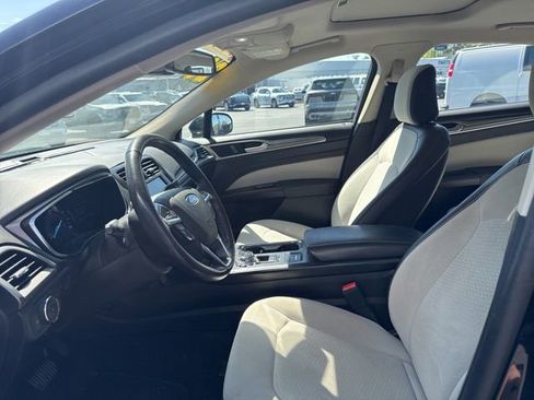 Used 2020 Ford Fusion SE w/ Equipment Group 151A FWD image 9