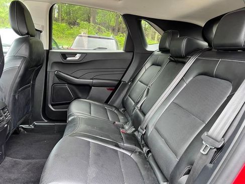 Used 2022 Ford Escape Titanium AWD/4WD image 4