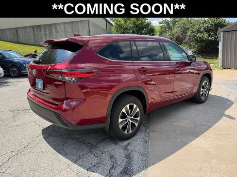 Used 2022 Toyota Highlander XLE AWD/4WD image 5
