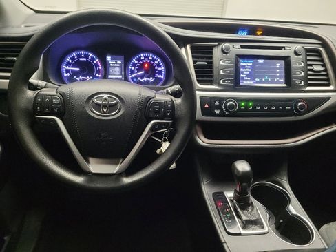 Used 2019 Toyota Highlander LE image 22