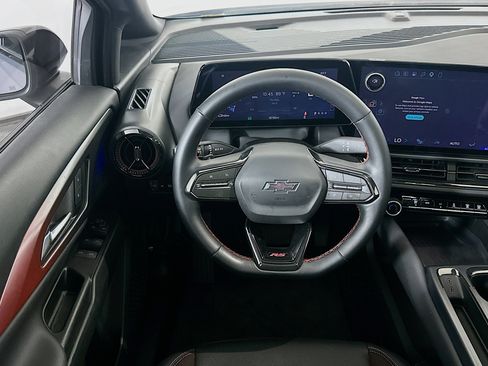 Used 2024 Chevrolet Equinox EV RS FWD image 18