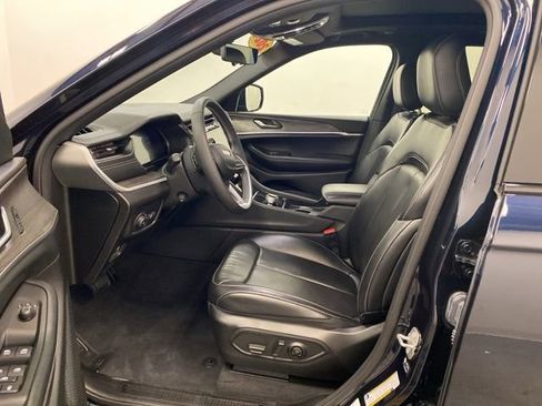 Used 2024 Jeep Grand Cherokee L Limited w/ Luxury Tech Group II image 9