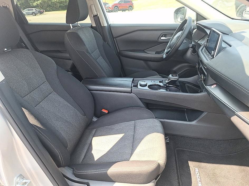 Certified 2025 Nissan Rogue SV AWD/4WD image 21