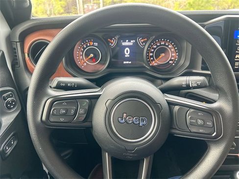 Used 2025 Jeep Gladiator Sport image 18
