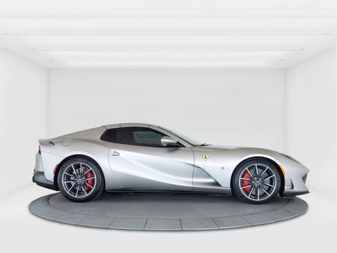 Used 2022 Ferrari 812 GTS RWD image 6