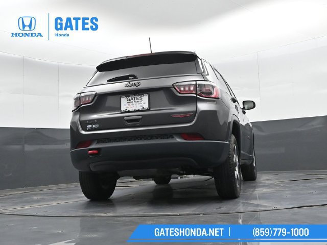 Used 2022 Jeep Compass Trailhawk w/ Trailhawk Convenience Group AWD/4WD image 34
