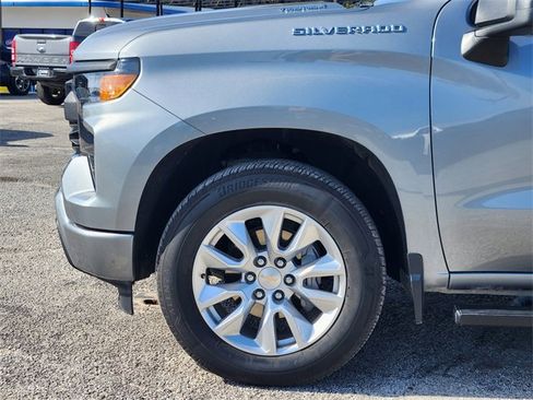 Used 2025 Chevrolet Silverado 1500 Custom image 8