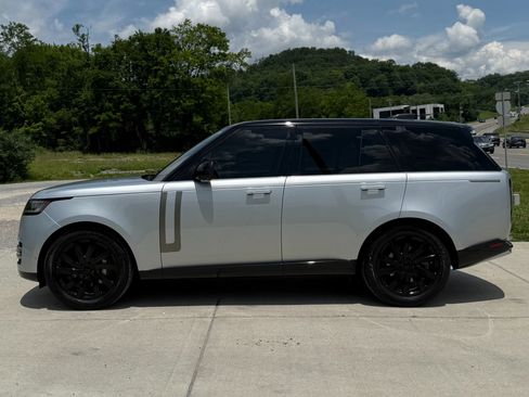 Used 2023 Land Rover Range Rover SE AWD/4WD image 8