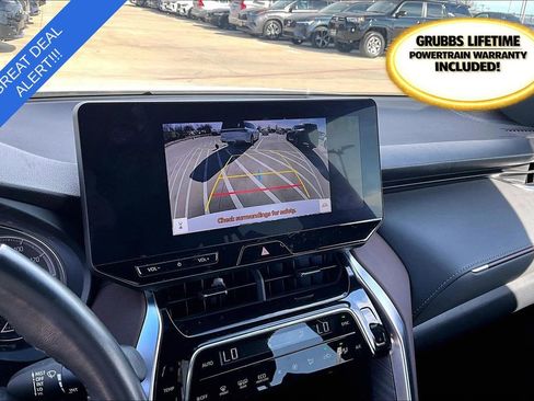 Used 2024 Toyota Venza XLE image 31