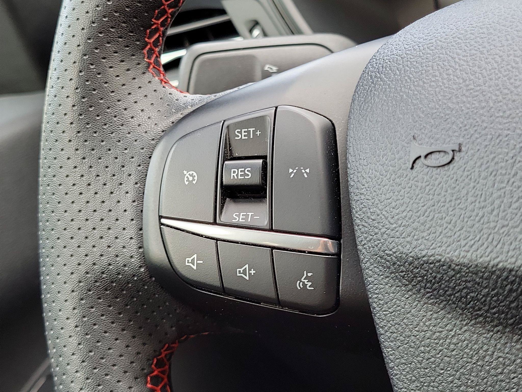 Used 2025 Ford Escape ST-Line Select AWD/4WD image 11