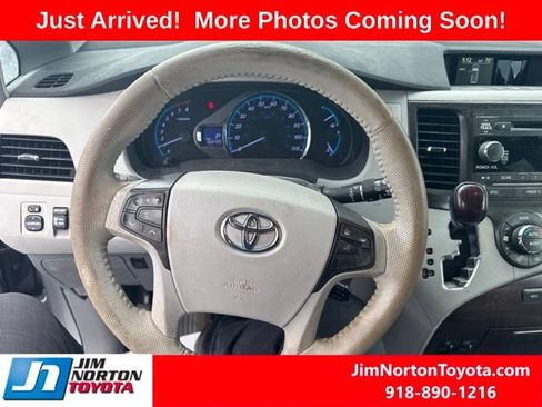 Used 2011 Toyota Sienna XLE FWD image 10
