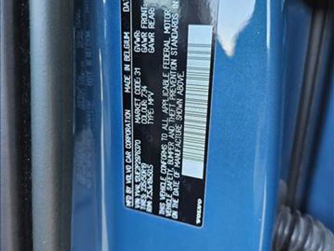 Used 2023 Volvo XC40 B5 Plus image 24