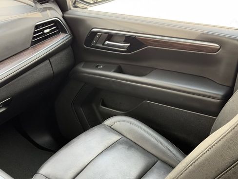 Used 2025 Chevrolet Suburban LT AWD/4WD image 35