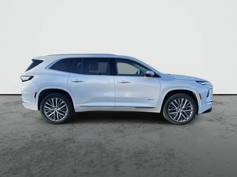 Used 2025 Buick Enclave Avenir w/ Trailering Package, 5000 lbs. image 9