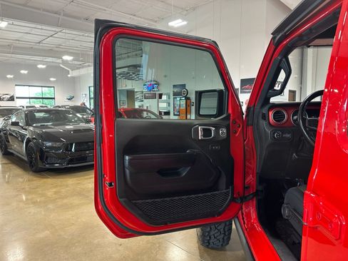 Used 2020 Jeep Gladiator Rubicon AWD/4WD image 11