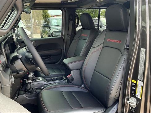 New 2025 Jeep Gladiator Rubicon w/ Convenience Group image 24