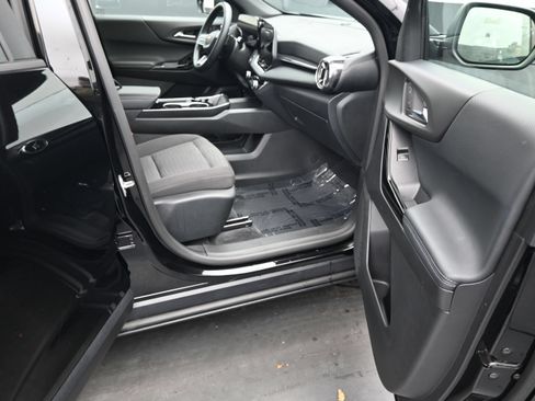 Certified 2026 Chevrolet Equinox LT FWD image 13