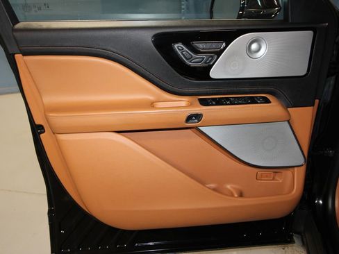 Used 2022 Lincoln Aviator Black Label w/ Dynamic Handling Package image 5