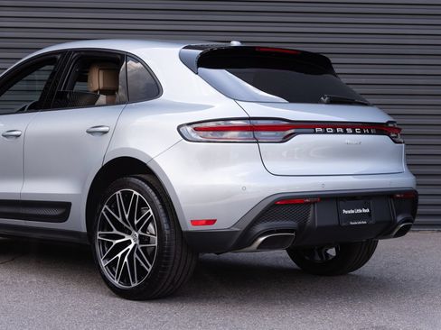 Certified 2026 Porsche Macan AWD/4WD image 11