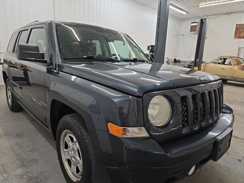 Used 2014 Jeep Patriot Sport image 17