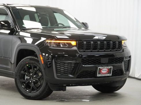 New 2026 Jeep Grand Cherokee Altitude image 3
