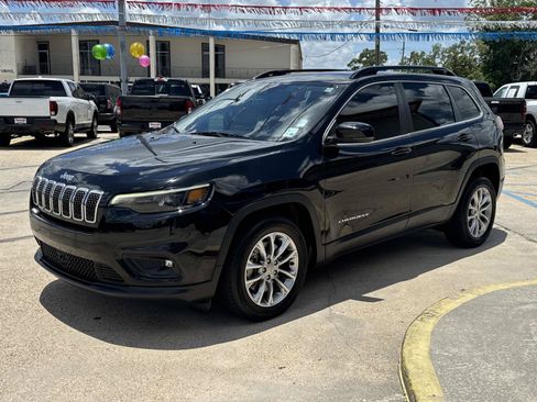 Used 2022 Jeep Cherokee Latitude Lux w/ Sun & Sound Group FWD image 3