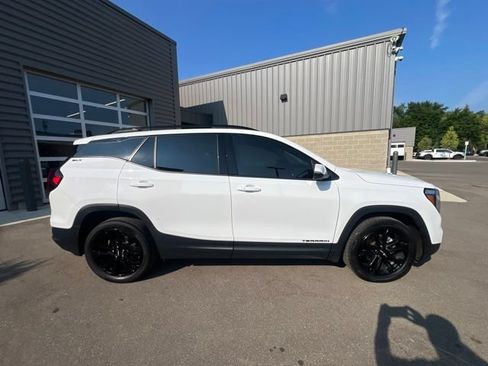 Used 2022 GMC Terrain SLT w/ Tech Package AWD/4WD image 4