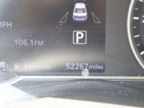 Used 2024 Nissan Versa SV FWD image 9