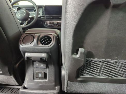 Used 2024 Jeep Wrangler Sahara image 30