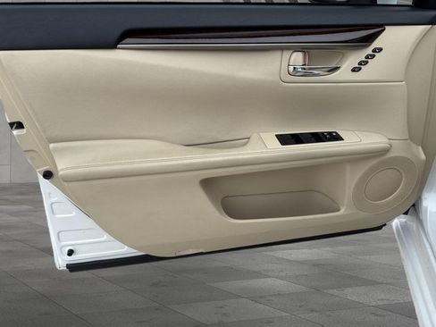 Used 2014 Lexus ES 350 F Sport w/ Luxury Package FWD image 8