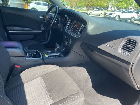 Used 2021 Dodge Charger SXT w/ Driver Convenience Group AWD/4WD image 18